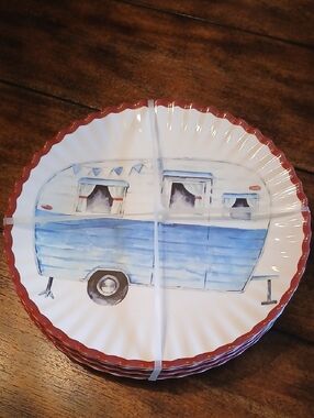 Tommy Bahama Melamin  Camper Print Plates  Set Of 4 Retro Camper Plates Nwot
